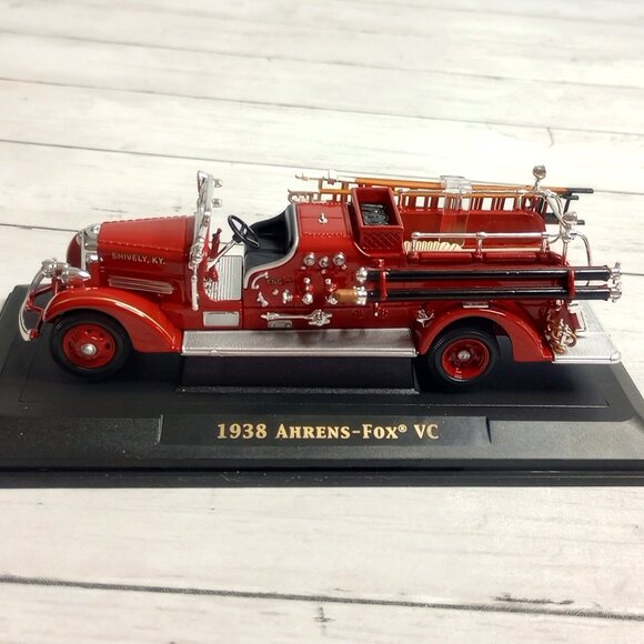 Yat Ming Vintage Metal Die Case Fire Engine Truck 1:43 Signature Series - Picture 6 of 7